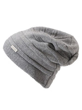 Einfarbiges Stricken mit Plüschhut-Zubehör